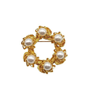 Vintage 1960s Brooch Lapel Pin 3D Laurel Leaf Wreath Faux Pearls Gold Tone Metal